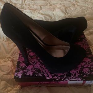 Black Hi-Heels